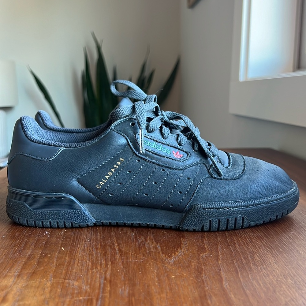 Yeezy Calabasas powerphase - core black
